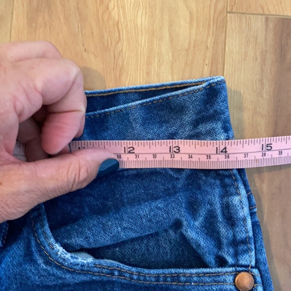 Vintage distressed Wrangler Jeans - Picture 11 of 14